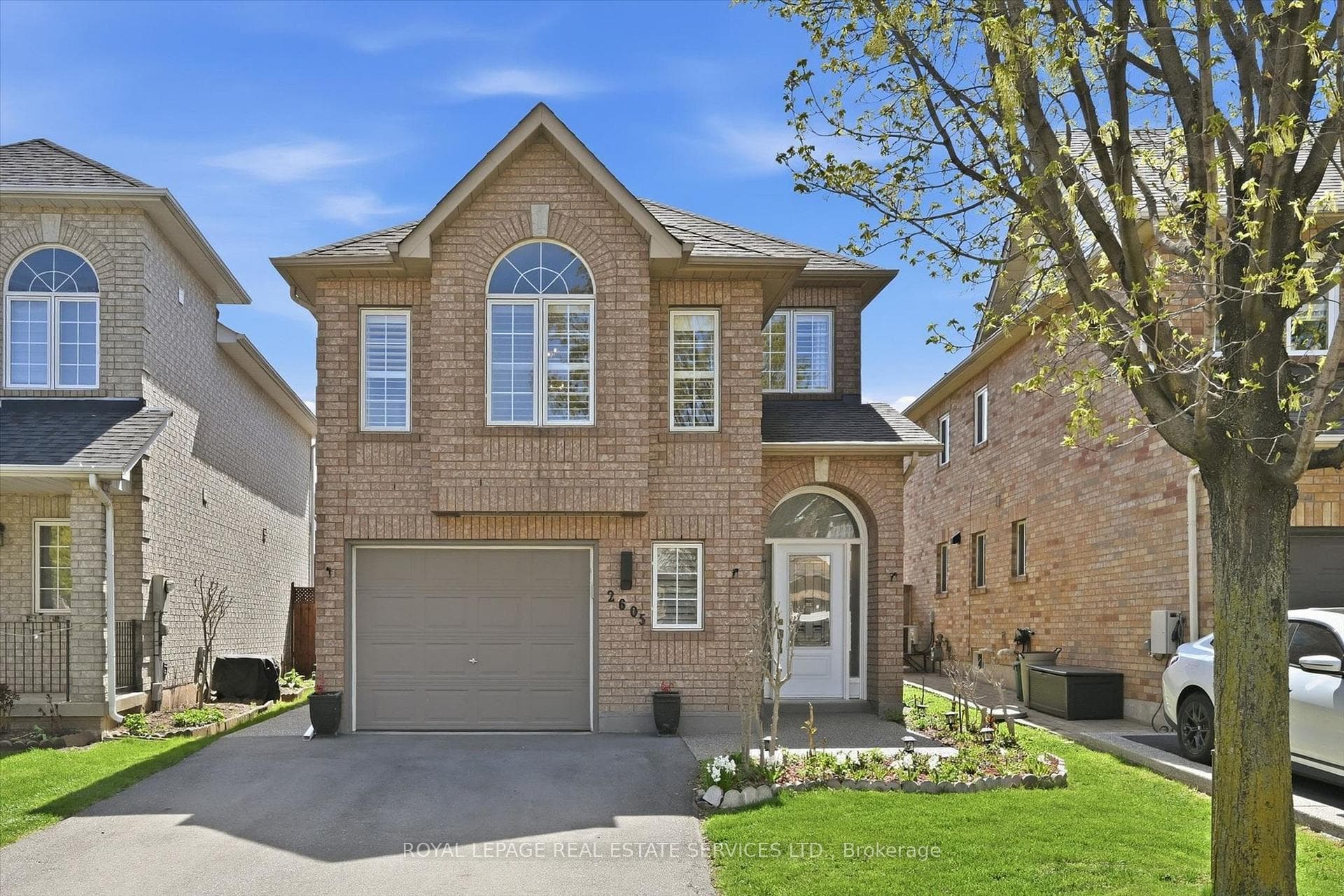 2605 Longridge Crescent