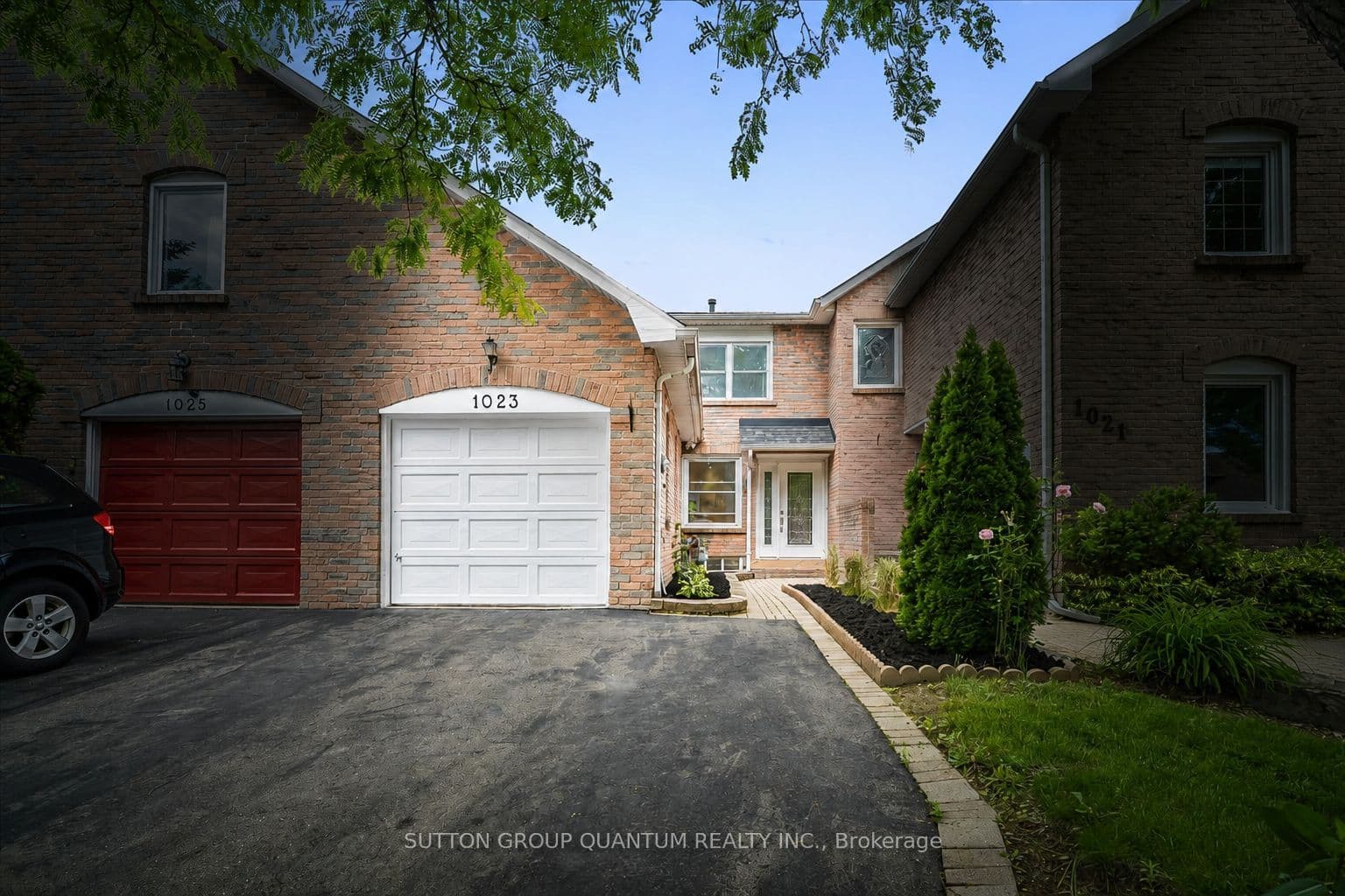 1023 Runnymead Crescent