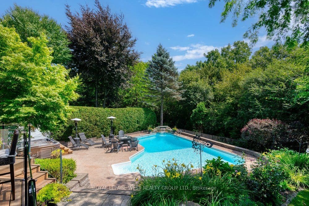 2293 Carpenters Circle