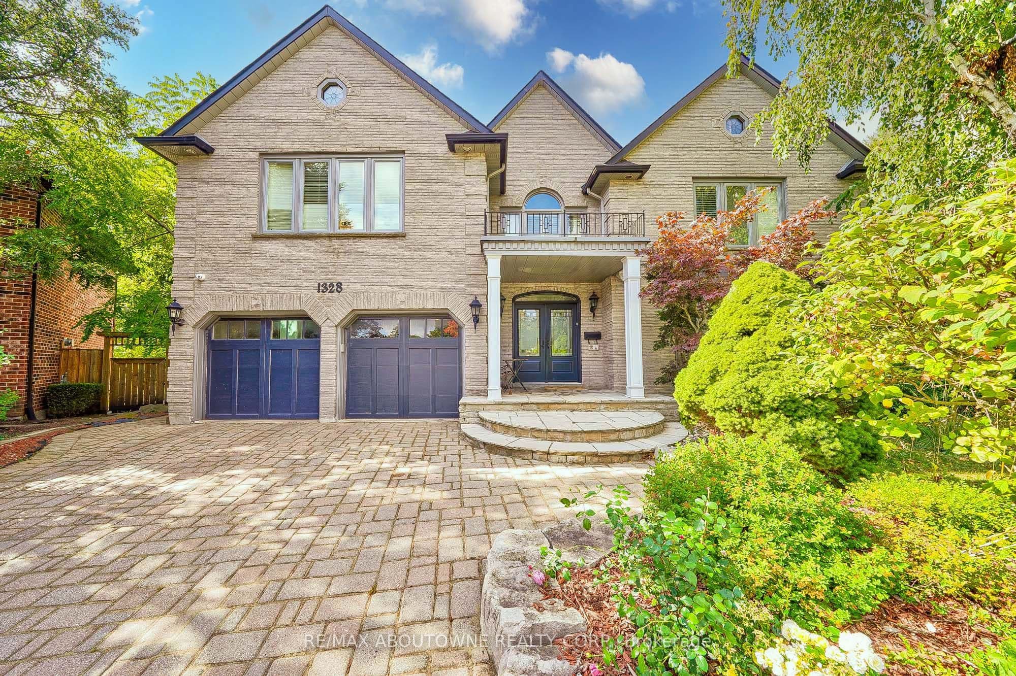 1328 King Henry Court