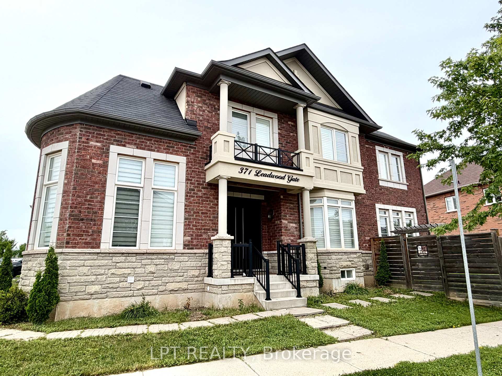 371 Leadwood Gate