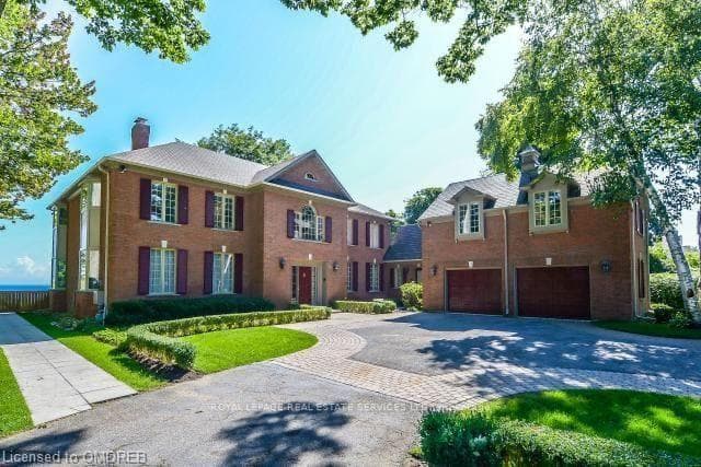 16 Ennisclare Drive