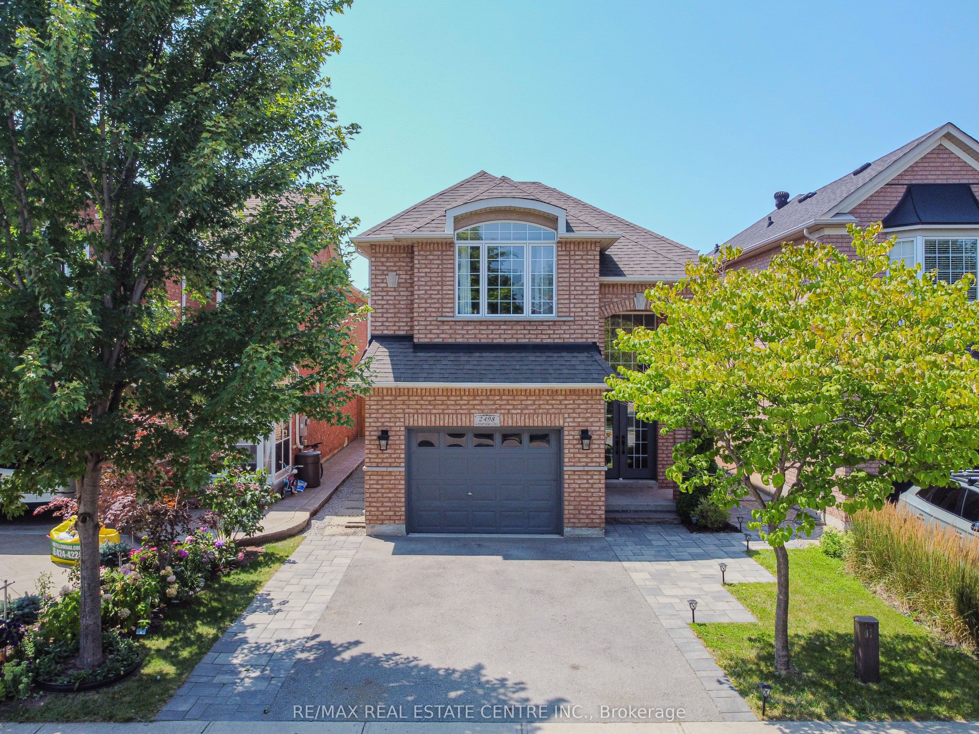 2498 Longridge Crescent