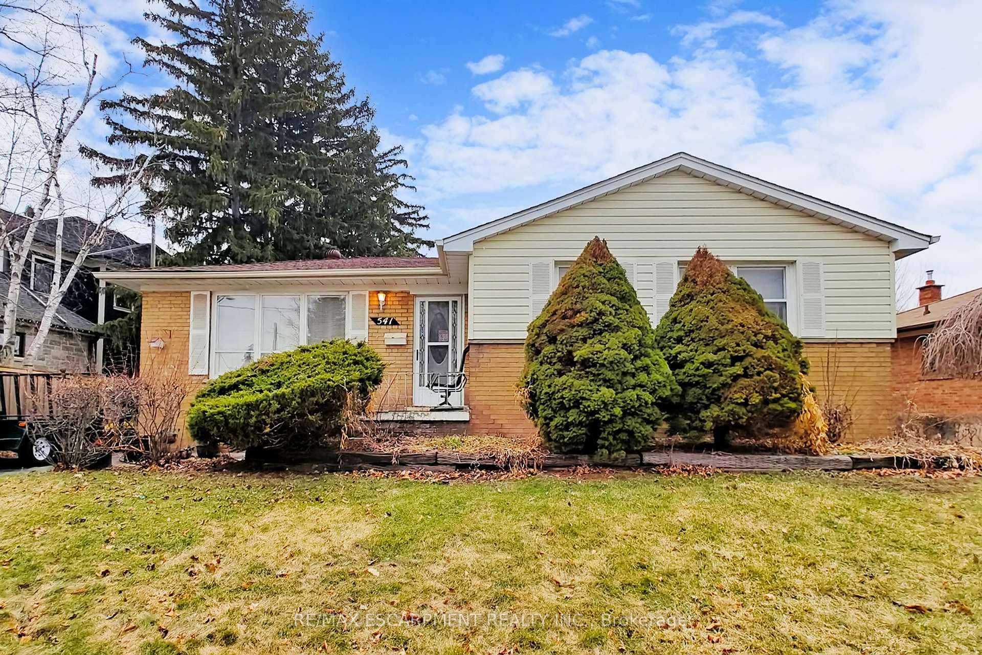 541 WINGROVE Crescent