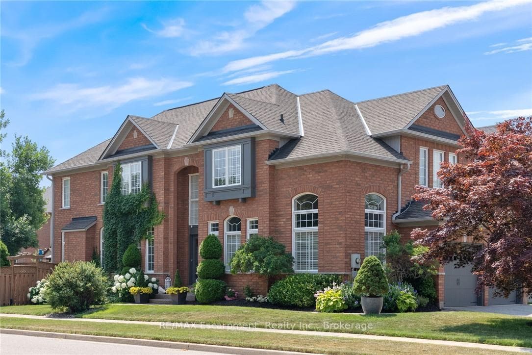 2454 Longridge Crescent