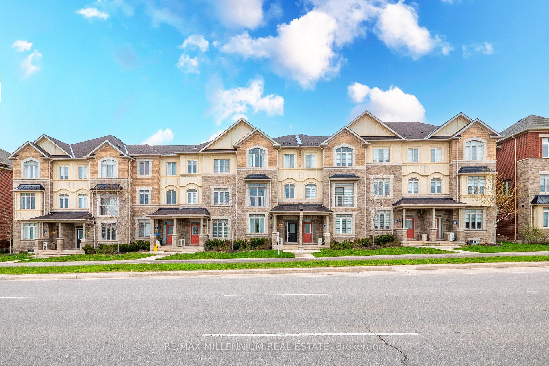 505 Dundas Street