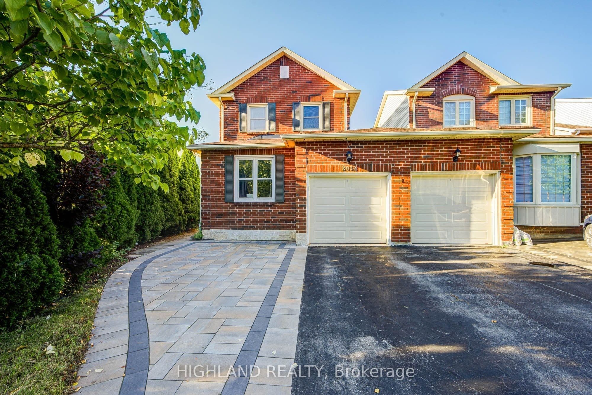 2032 Glenada Crescent