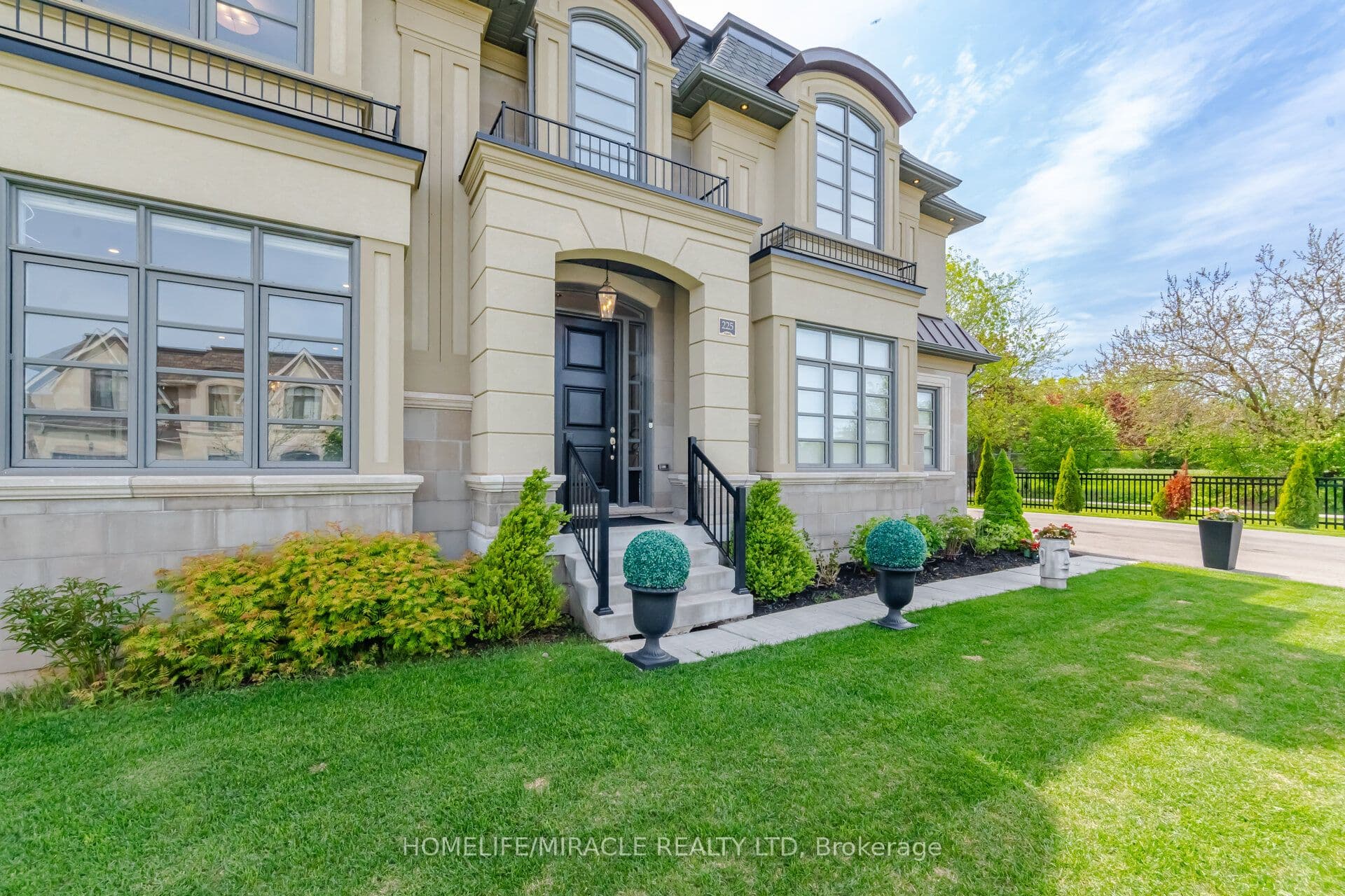 225 Prince George Crescent