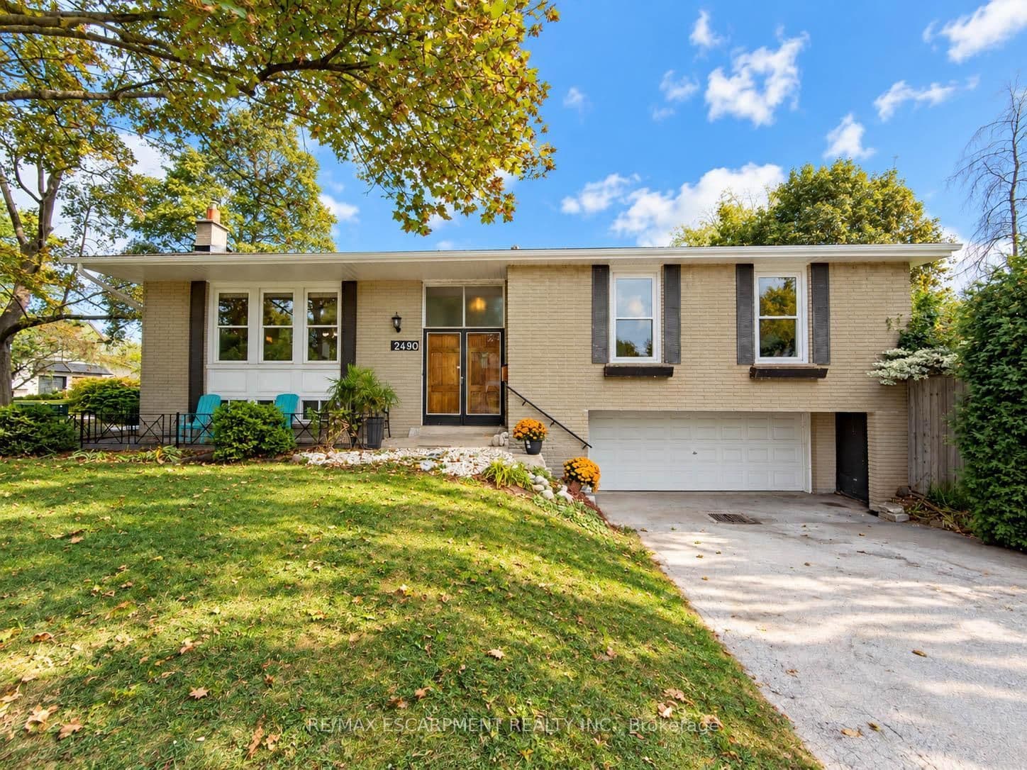 2490 Yarmouth Crescent
